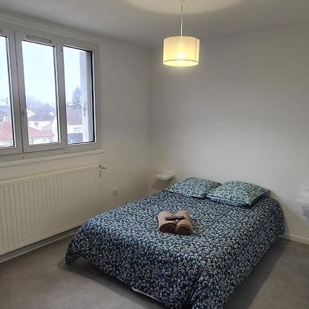 Private Room In Shared Apartment III โบเวส์ ภายนอก รูปภาพ