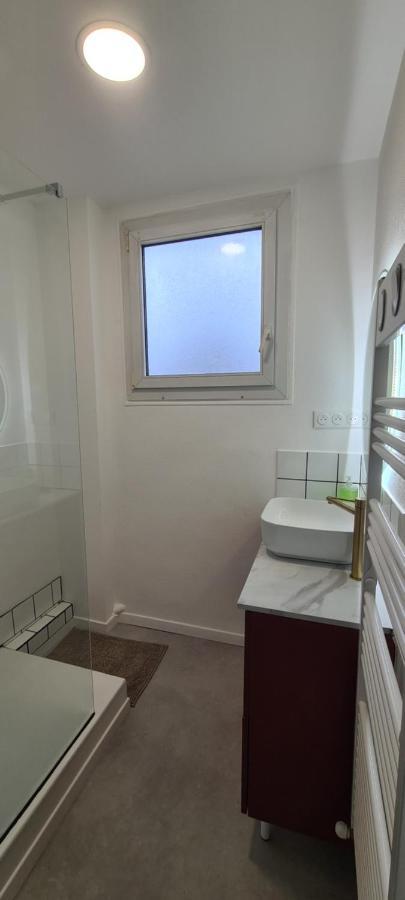 Private Room In Shared Apartment III โบเวส์ ภายนอก รูปภาพ