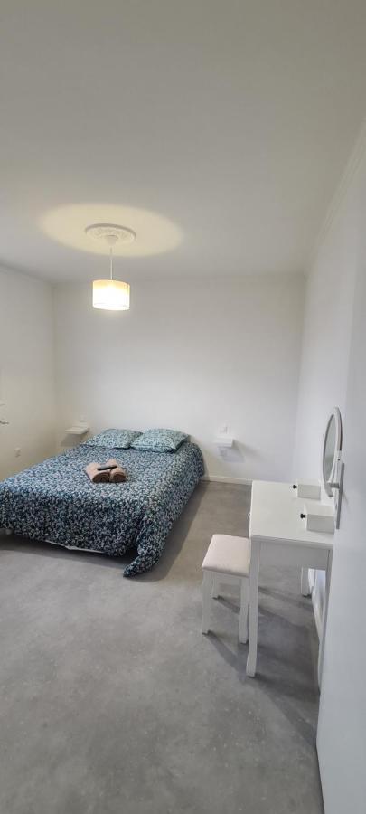 Private Room In Shared Apartment III โบเวส์ ภายนอก รูปภาพ